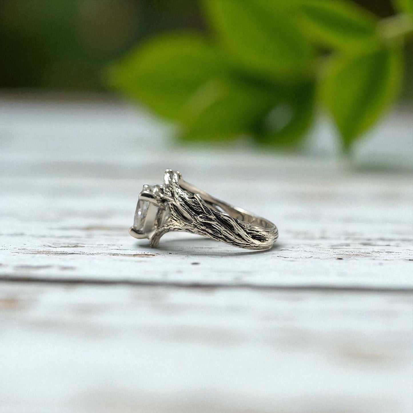 Pear-shaped Moissanite Solid Gold Ring