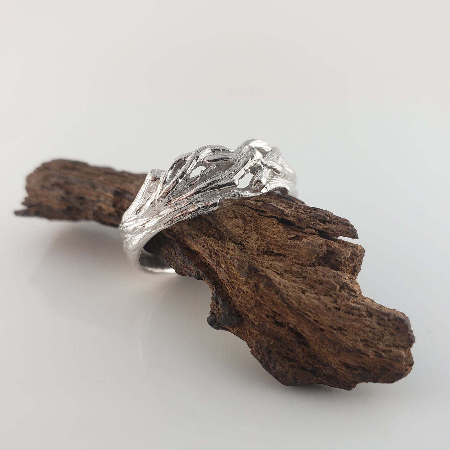 Unisex Crossover Twig Wedding Ring - 14k Gold Statement Ring