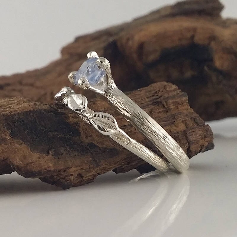 Hand-sculpted Vine and Leaf 14k Gold Wedding Band