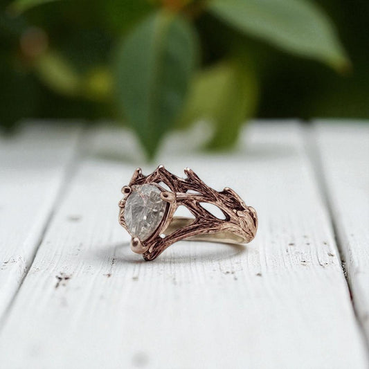 Pear-shaped Moissanite Solid Gold Ring